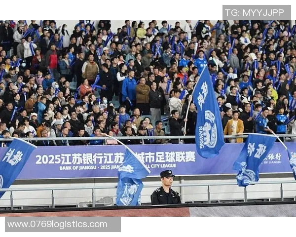 南京足球队在最新足球状态排行榜中荣登第七名展现出强劲实力与潜力