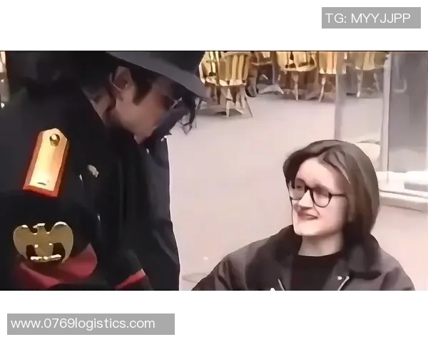 在英国街头偶遇足球明星的奇妙瞬间与粉丝互动的温馨故事